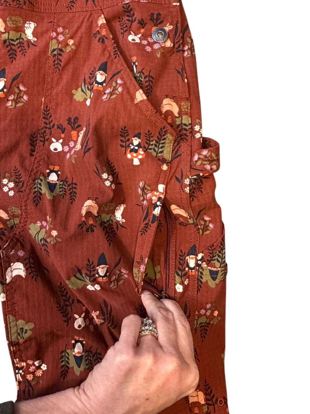 Duluth Heirloom Gardening Bib Overalls in Henna Garden Gnomes Size XS - Picture 6 of 13